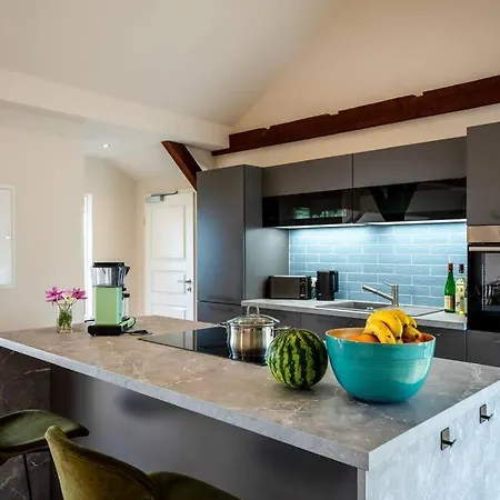 Heinrich Und Rosa In Saale *